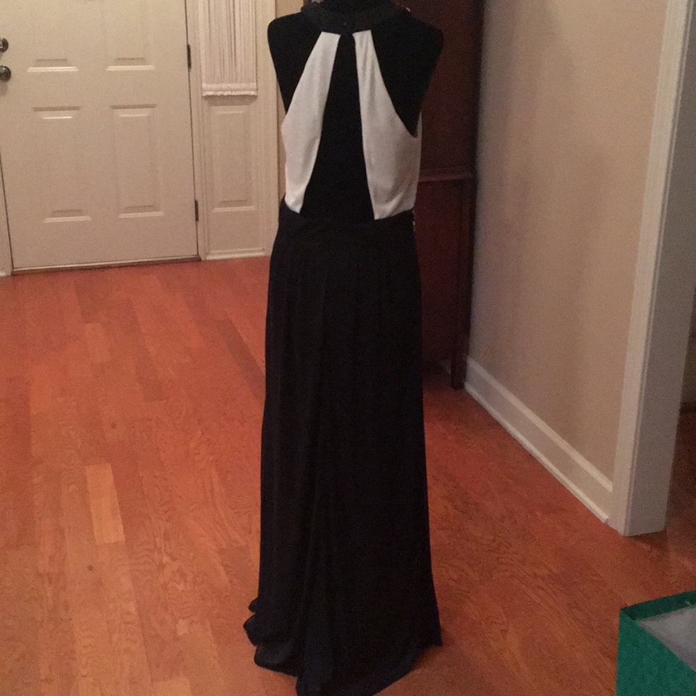 Black and white halter formal gown Large - Picture 5 of 5